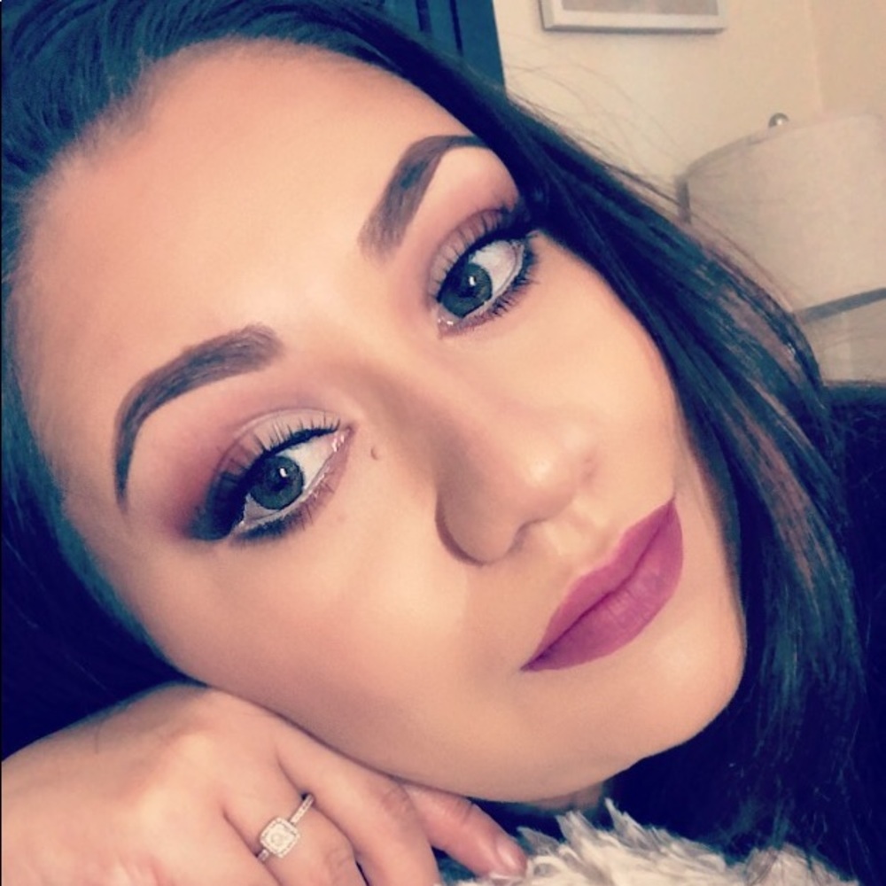 Meet your Posher, Adilene